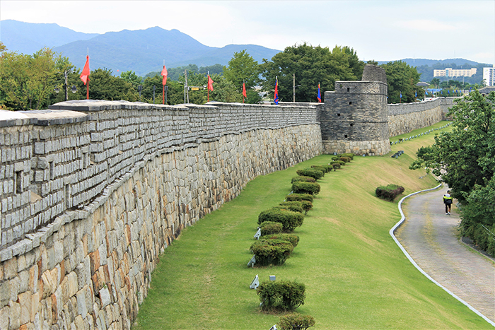 Hwaseong Fortress stretches 5.7km and is known to have been constructed very scientifically.1